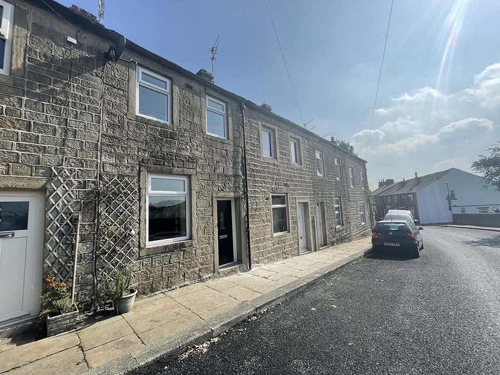 2 bedroom mid terrace house SSTC in Laneshawbridge - IMG_6491.jpg